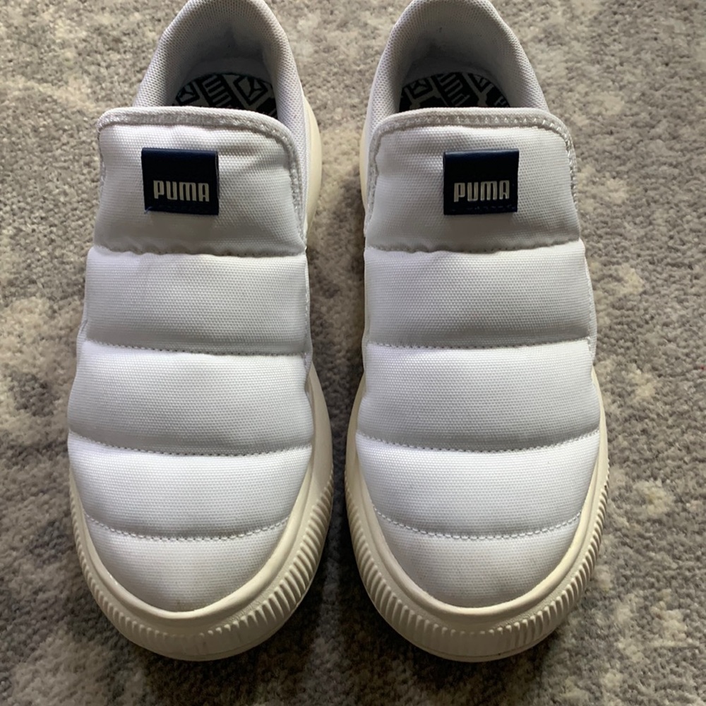 PUMA WOMENS SLIP-ON SNEAKERS